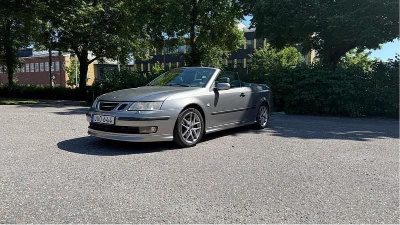 Grå Begagnad 2004 Saab 9-3 Cabriolet Aero Cab | 90 000 kr (Bra pris) - Bild 1/4