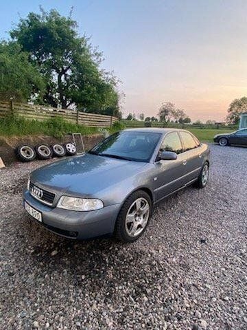 Grå Begagnad 2000 Audi A4 Ambition Sedan | 23 900 kr - Bild 1/4