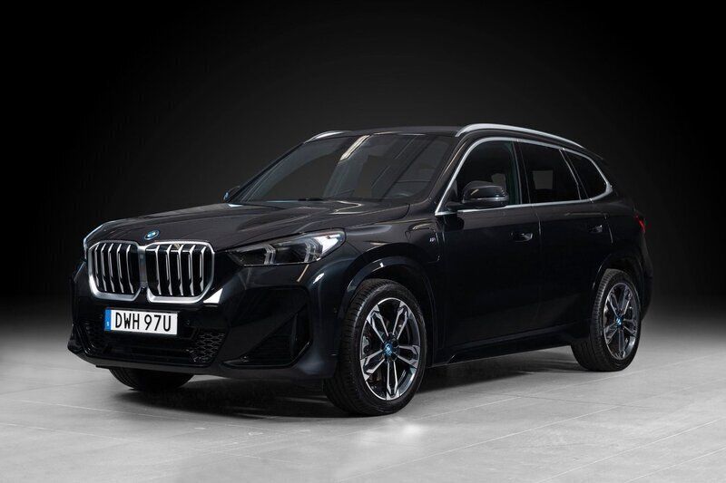 Svart Begagnad 2023 BMW X1 M Sport SUV | 618 000 kr - Bild 1/4