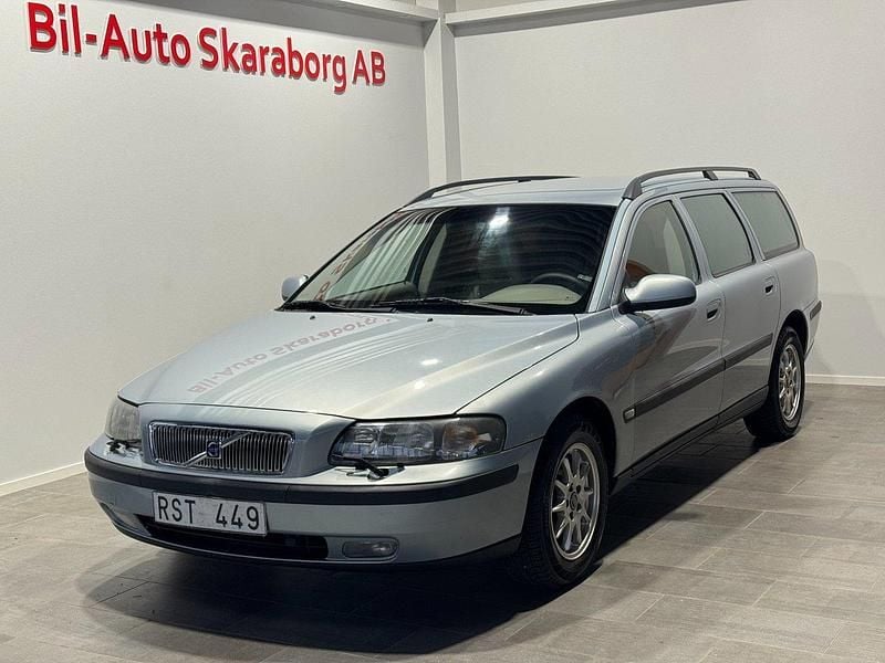 Ljusblå Begagnad 2000 Volvo V70 Kombi | 29 500 kr (Marknadspris) - Bild 1/4