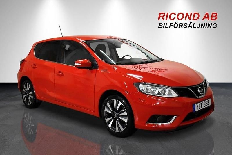 Begagnad Nissan Pulsar 116 HK (85 kW) 2016 Röd Halvkombi