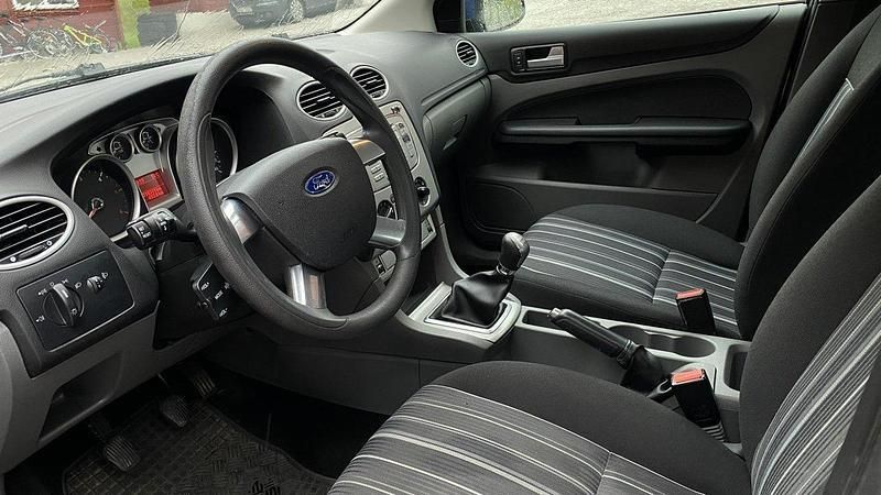 Blå Begagnad 2010 Ford Focus Trend Kombi | 22 000 kr (Bra pris) - Bild 1/4