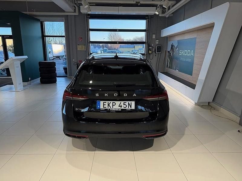 Ny Skoda Octavia 2026 Svart Kombi