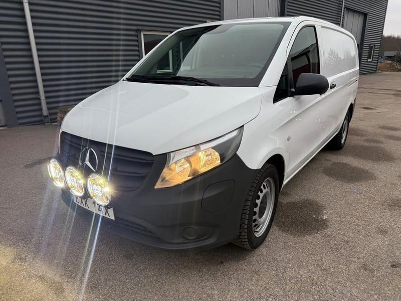 Begagnad Mercedes e-Vito 85 kW (116 HK) 2023 Vit Minibuss