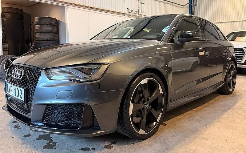 Begagnad Audi RS3 Sportback 367 HK (269 kW) 2015 Grå Halvkombi