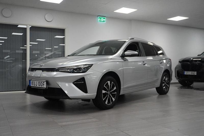 Grå Begagnad 2022 MG MG5 EV Comfort Kombi | 194 800 kr - Bild 1/4