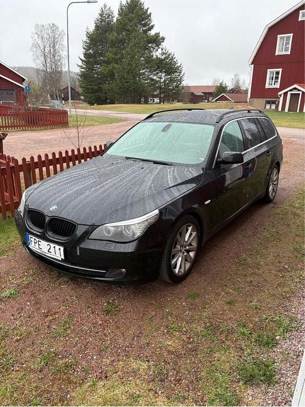 Svart Begagnad 2009 BMW 520 Kombi | 47 000 kr (Marknadspris) - Bild 1/4