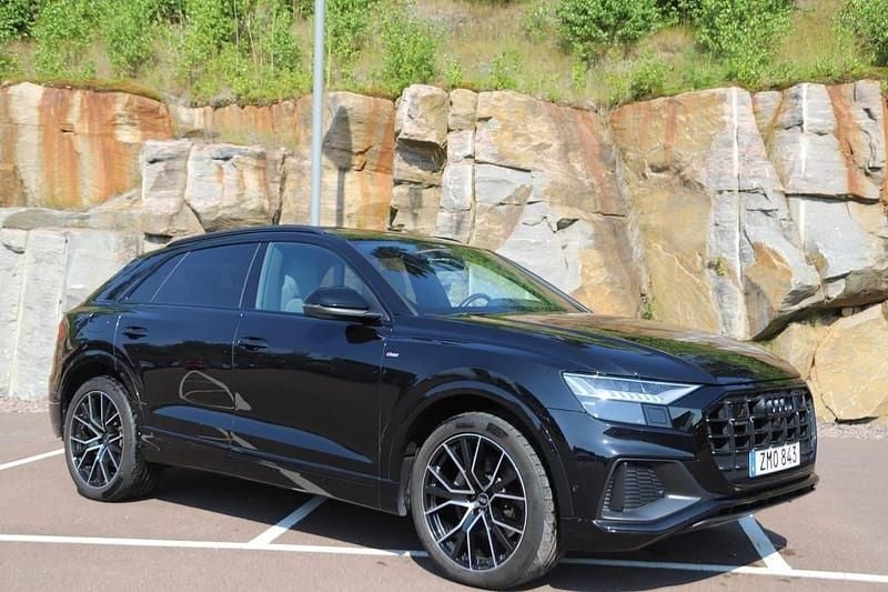 Svart Begagnad 2021 Audi Q8 Comfort SUV | 699 000 kr (Bra pris) - Bild 1/3