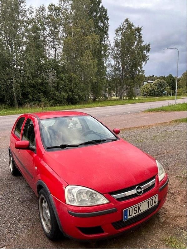 Röd Begagnad 2004 Opel Corsa Halvkombi | 3 000 kr (Superpris) - Bild 1/4
