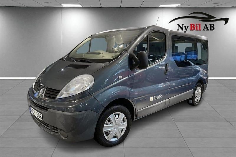 Grå Begagnad 2014 Renault Trafic Minibuss | 129 000 kr (Dyr) - Bild 1/4