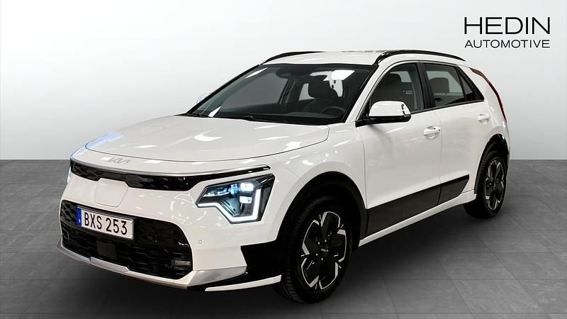 Vit (white) Begagnad 2022 Kia e-Niro SUV | 309 500 kr (Marknadspris) - Bild 1/4