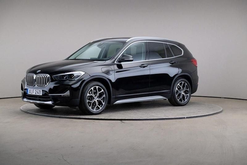 Svart Begagnad 2020 BMW X1 xLine SUV | 245 000 kr (Marknadspris) - Bild 1/4