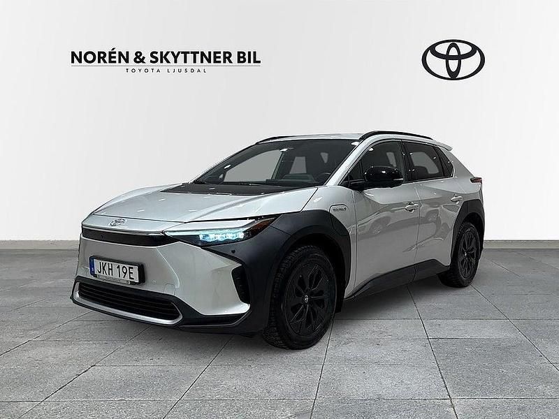 Silver Begagnad 2022 Toyota bZ4X Executive SUV | 399 000 kr (Dyr) - Bild 1/3