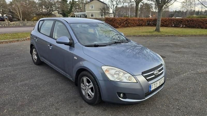 Begagnad Kia Ceed 115 HK (84 kW) 2007 Halvkombi