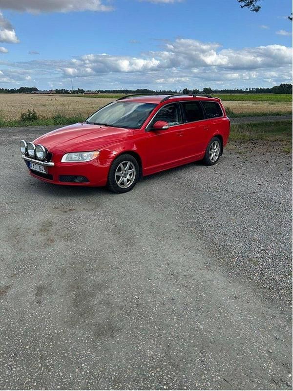Röd Begagnad 2010 Volvo V70 Momentum Kombi | 69 000 kr (Marknadspris) - Bild 1/3