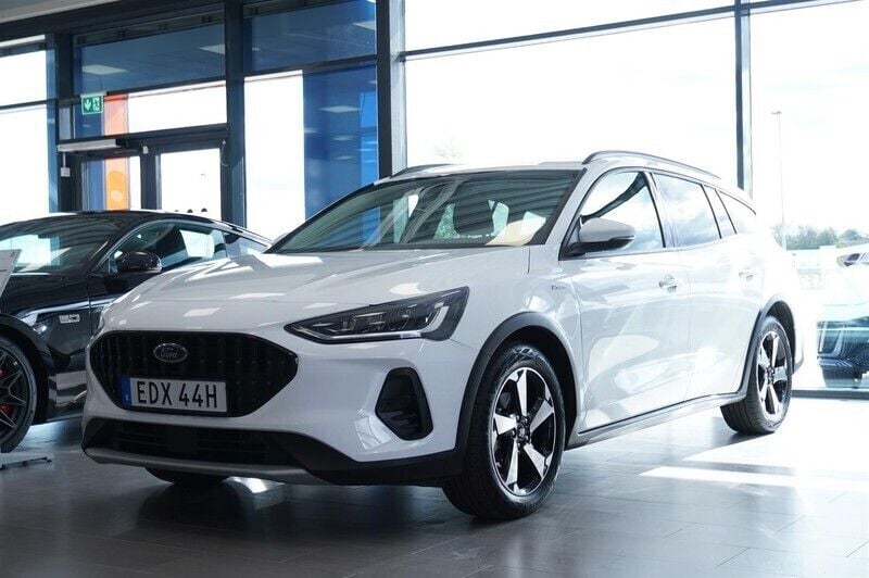 Vit Begagnad 2023 Ford Focus Active Kombi | 289 900 kr (Marknadspris) - Bild 1/4