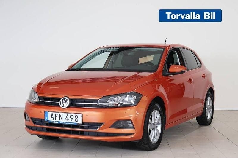 Orange Begagnad 2018 VW Polo Comfortline Halvkombi | 129 000 kr (Marknadspris) - Bild 1/4