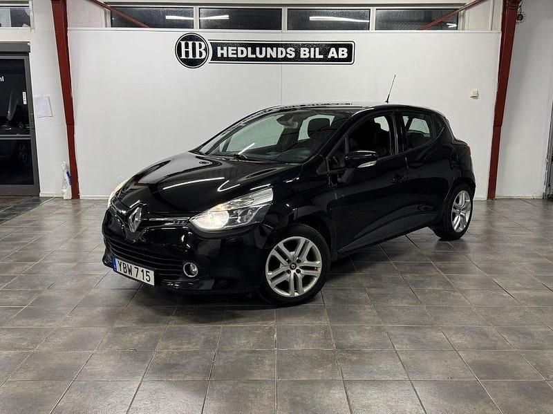 Begagnad Renault Clio IV 90 HK (66 kW) 2016 Svart Halvkombi