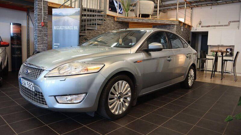 Grå Begagnad 2007 Ford Mondeo Halvkombi | 39 900 kr (Marknadspris) - Bild 1/4