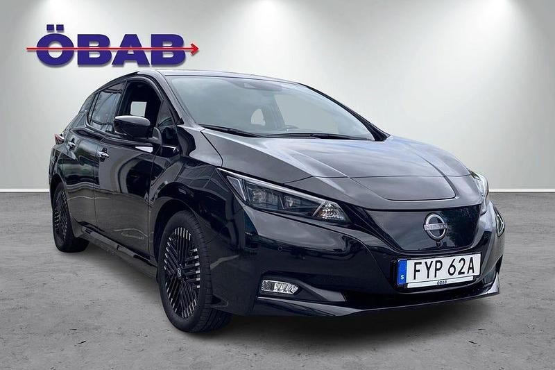 Begagnad Nissan Leaf N-Connecta 110 kW (150 HK) 2022 Svart Halvkombi