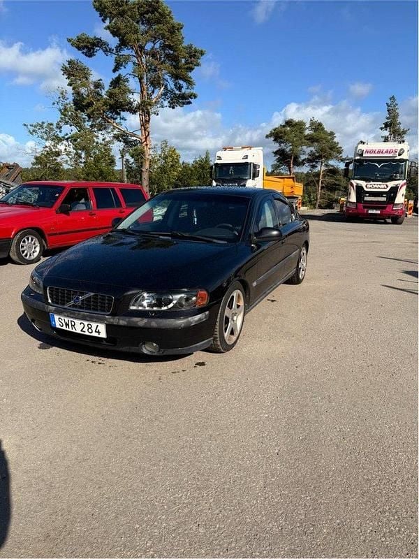 Svart Begagnad 2002 Volvo S60 Sedan | 30 000 kr (Bra pris) - Bild 1/4
