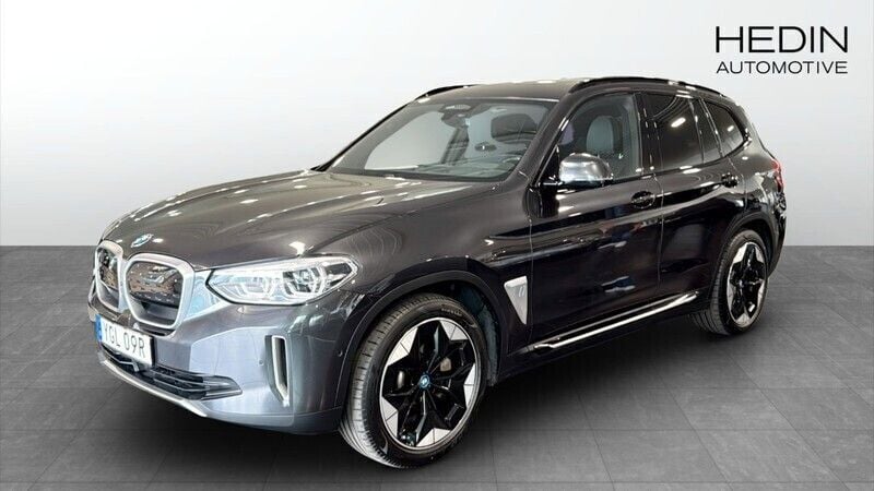 Grå metallic Begagnad 2021 BMW iX3 SUV | 385 000 kr (Marknadspris) - Bild 1/4