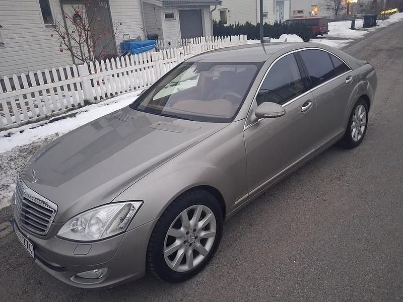 Cubanitsilvermetallic Begagnad 2007 Mercedes S500 Sedan | 115 000 kr - Bild 1/4