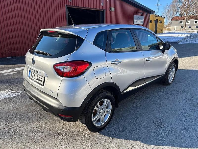 Begagnad Renault Captur 90 HK (66 kW) 2016 Silver SUV