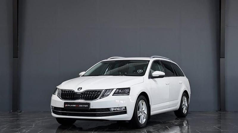 Vit Begagnad 2018 Skoda Octavia Style Kombi | 145 900 kr (Marknadspris) - Bild 1/4