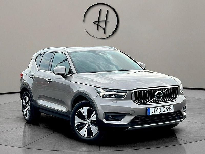 Grå Begagnad 2021 Volvo XC40 SE SUV | 295 000 kr (Marknadspris) - Bild 1/4