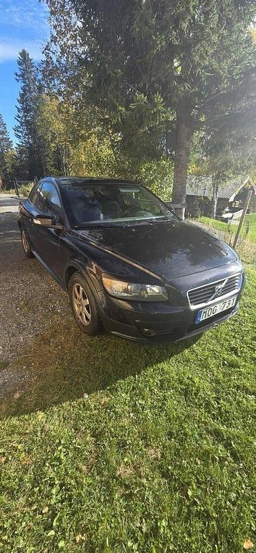 Svart Begagnad 2009 Volvo C30 Momentum Halvkombi | 42 000 kr (Marknadspris) - Bild 1/4