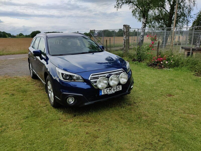 Blå Begagnad 2015 Subaru Outback SUV | 110 000 kr (Bra pris) - Bild 1/4