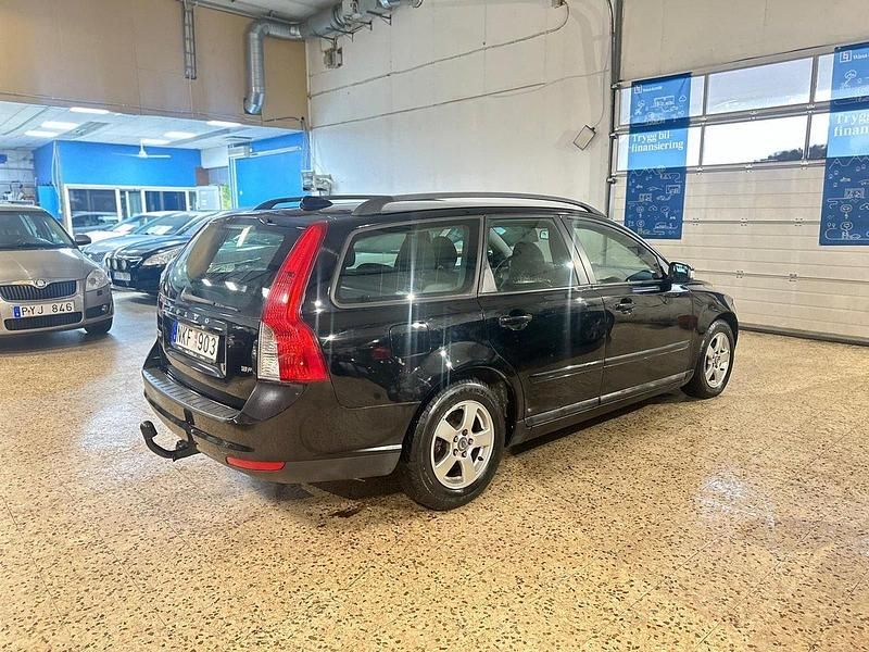 Begagnad Volvo V50 Kinetic 125 HK (91 kW) 2008 Svart Kombi