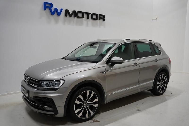 Grå Begagnad 2019 VW Tiguan R-line SUV | 239 900 kr (Marknadspris) - Bild 1/4