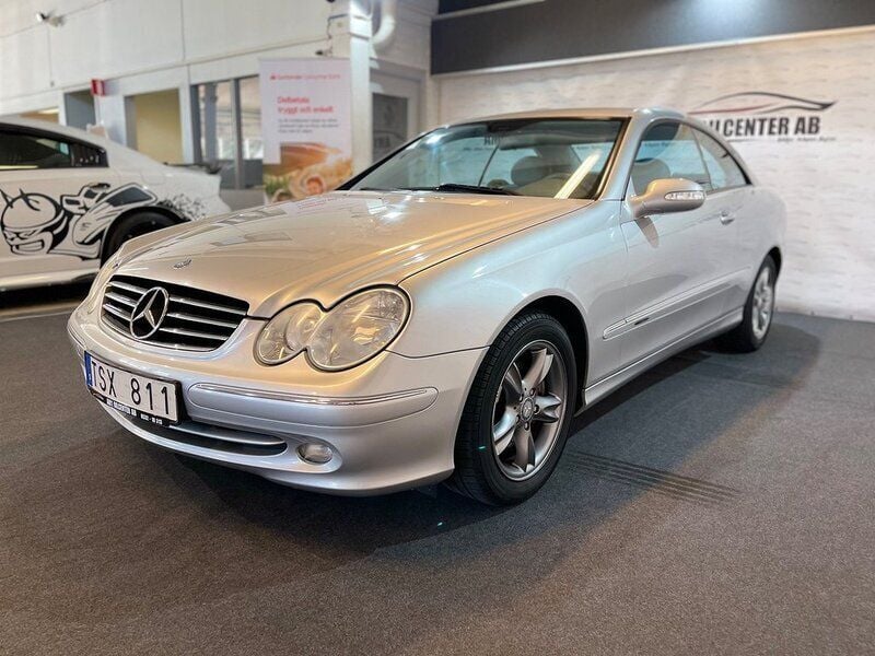 Silver Begagnad 2002 Mercedes CLK240 Avantgarde Sportkupé | 54 900 kr (Marknadspris) - Bild 1/4