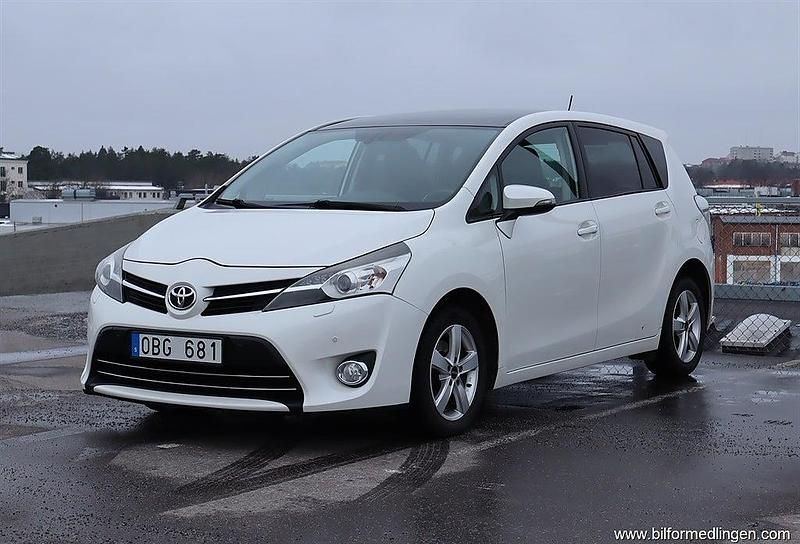 Vit Begagnad 2012 Toyota Verso Minibuss | 124 900 kr (Marknadspris) - Bild 1/4