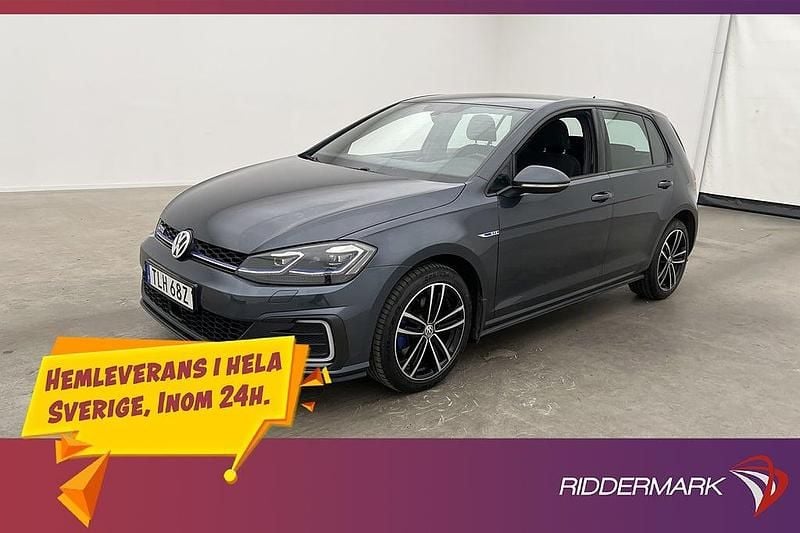 Mörkgrå Begagnad 2020 VW Golf VIII GTE Halvkombi | 234 900 kr (Bra pris) - Bild 1/4