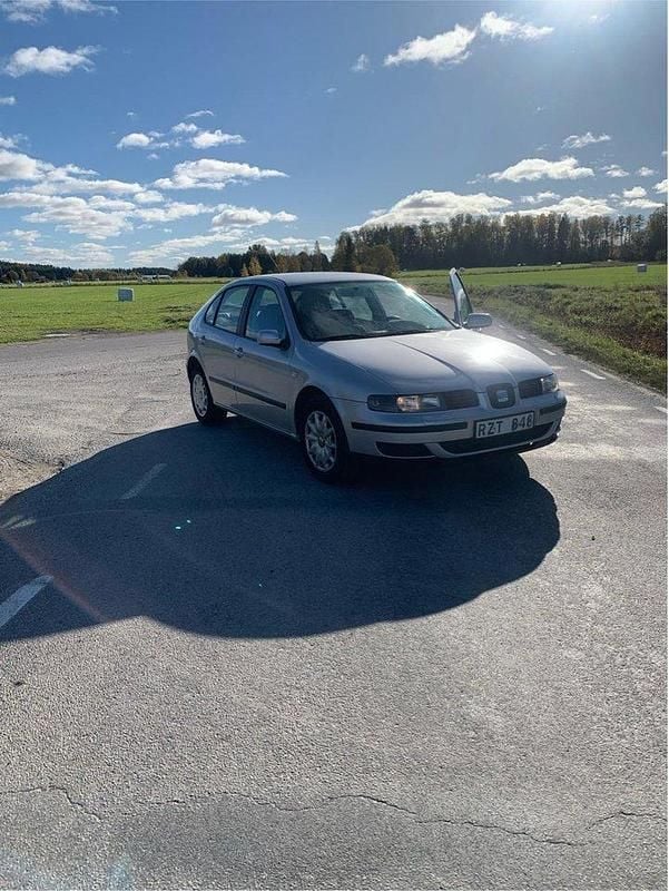 Grå Begagnad 2001 Seat Leon Halvkombi | 14 999 kr - Bild 1/4