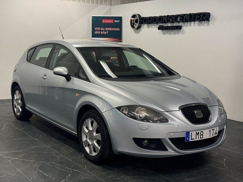 Silver Begagnad 2008 Seat Leon Style Halvkombi | 39 900 kr (Lite dyr) - Bild 1/4