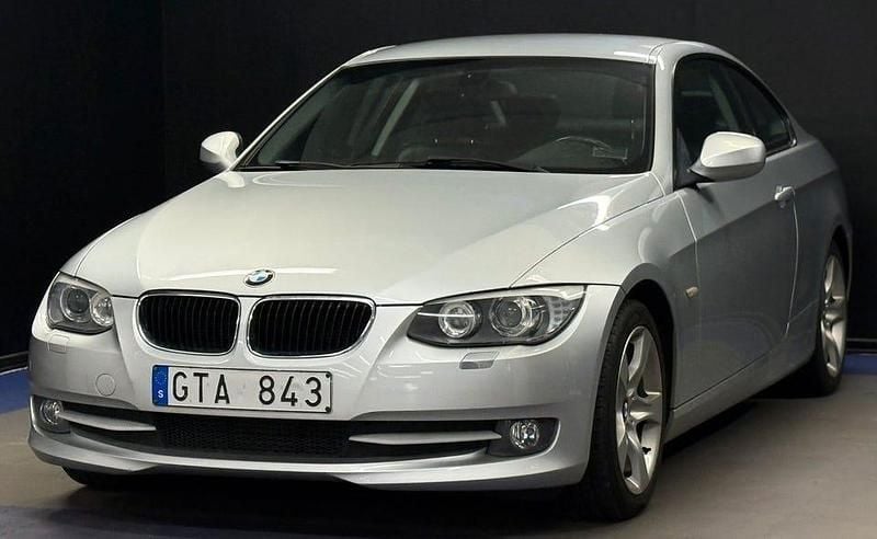 Begagnad BMW 320 184 HK (135 kW) 2012 Ljusgrå Sportkupé