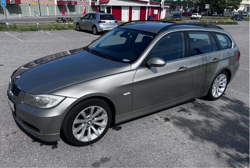 Brun Begagnad 2007 BMW 325 Advantage Kombi | 64 000 kr (Bra pris) - Bild 1/4