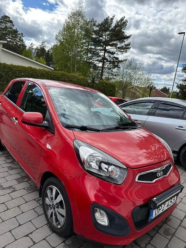 Röd Begagnad 2014 Kia Picanto Sport Halvkombi | 39 900 kr (Bra pris) - Bild 1/4