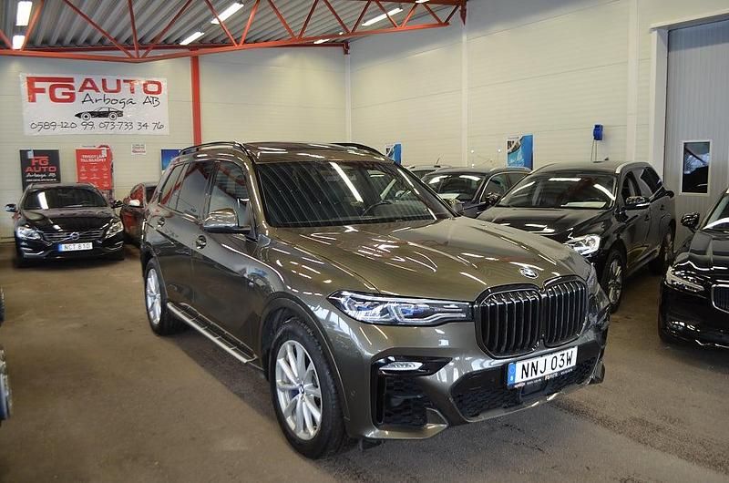 Begagnad BMW X7 M Sport 340 HK (250 kW) 2022 Manhattan green SUV