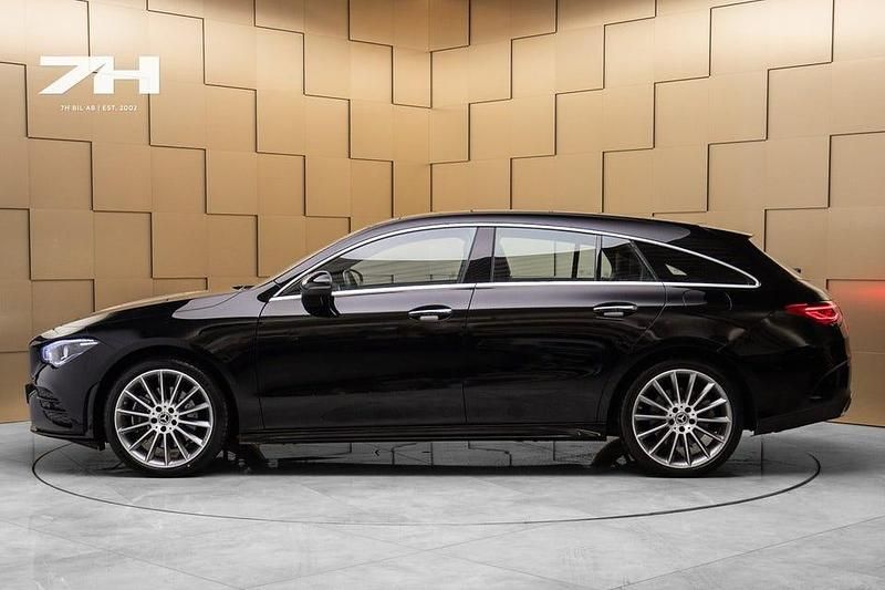 Begagnad Mercedes CLA250 Shooting Brake AMG line 218 HK (160 kW) 2023 Svart Kombi