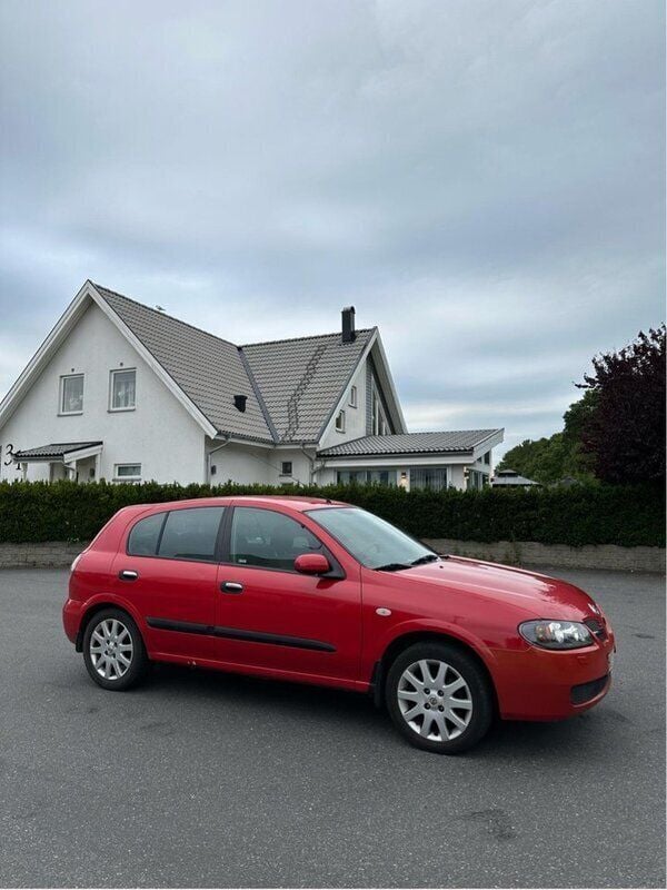 Röd Begagnad 2006 Nissan Almera Halvkombi | 18 000 kr (Bra pris) - Bild 1/4