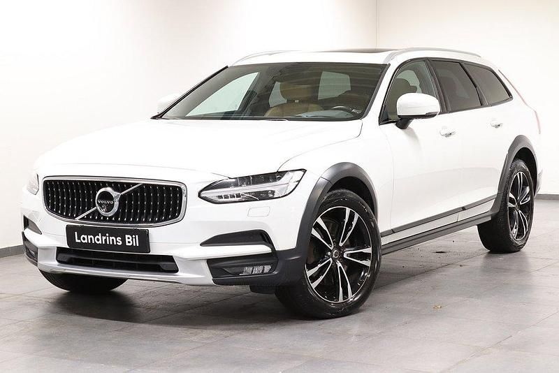 Vit Begagnad 2017 Volvo V90 CC Inscription Kombi | 339 000 kr (Marknadspris) - Bild 1/4