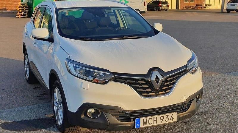 Vit Begagnad 2017 Renault Kadjar SUV | 129 900 kr (Marknadspris) - Bild 1/4