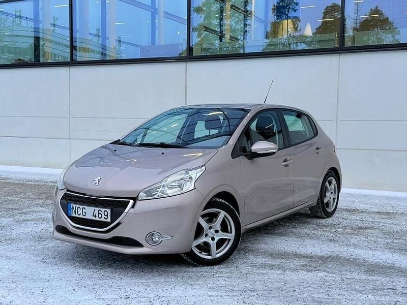 Begagnad Peugeot 208 82 HK (60 kW) 2012 Grå Halvkombi