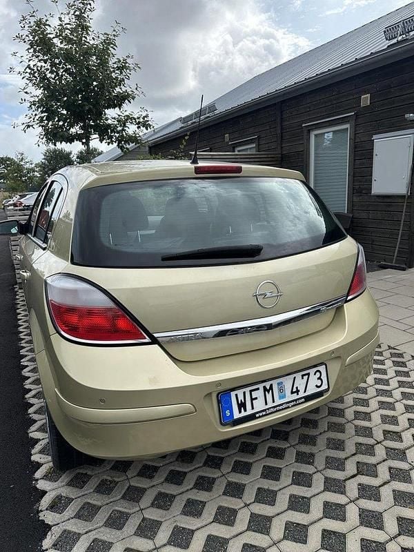 Gul Begagnad 2005 Opel Astra Halvkombi | 17 900 kr (Bra pris) - Bild 1/4