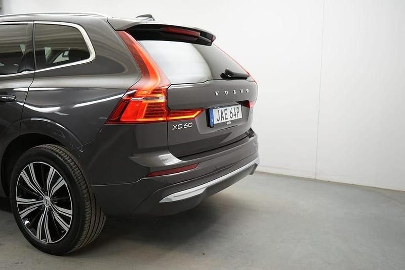 Begagnad Volvo XC60 Core 355 HK (261 kW) 2023 Grå SUV